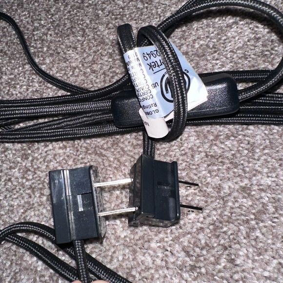 One Hanging light fixture - Picture 4 of 11